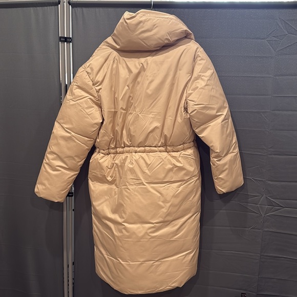 Old navy mid length puffer - Picture 3 of 3